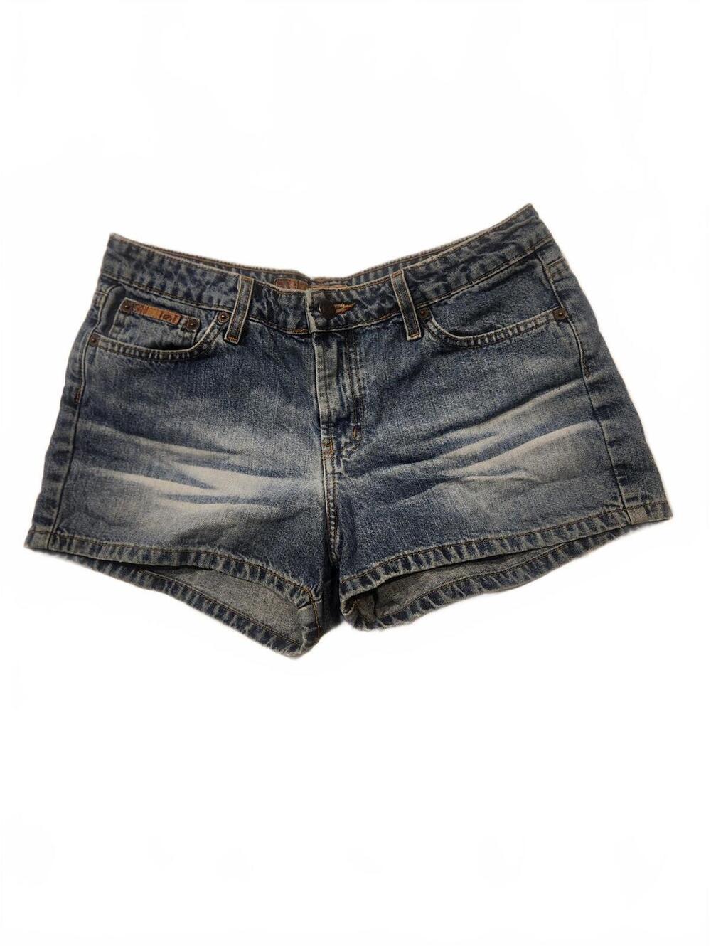 Vintage 2000s LEI shortie shorts. Size 11. 3 inch inseam. 9.5 inch rise.
